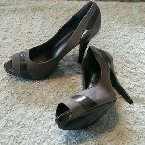 Maurices Grey Pumps